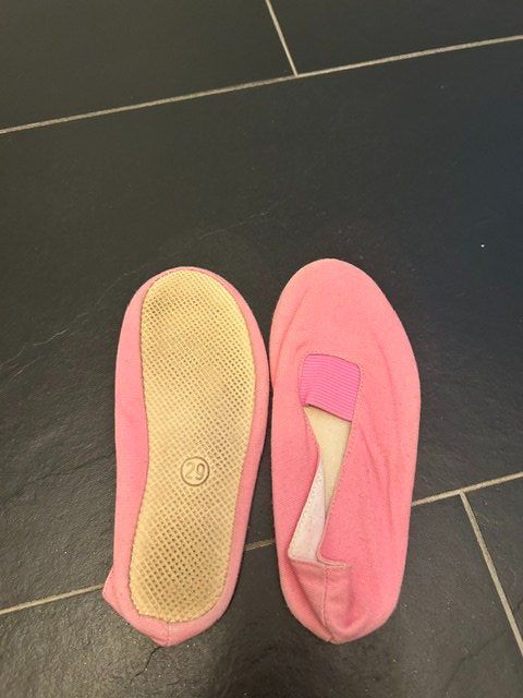 Chaussures filles: Turnschläppli pink – D'occasion à Niederlenz par nad_7g5w 1