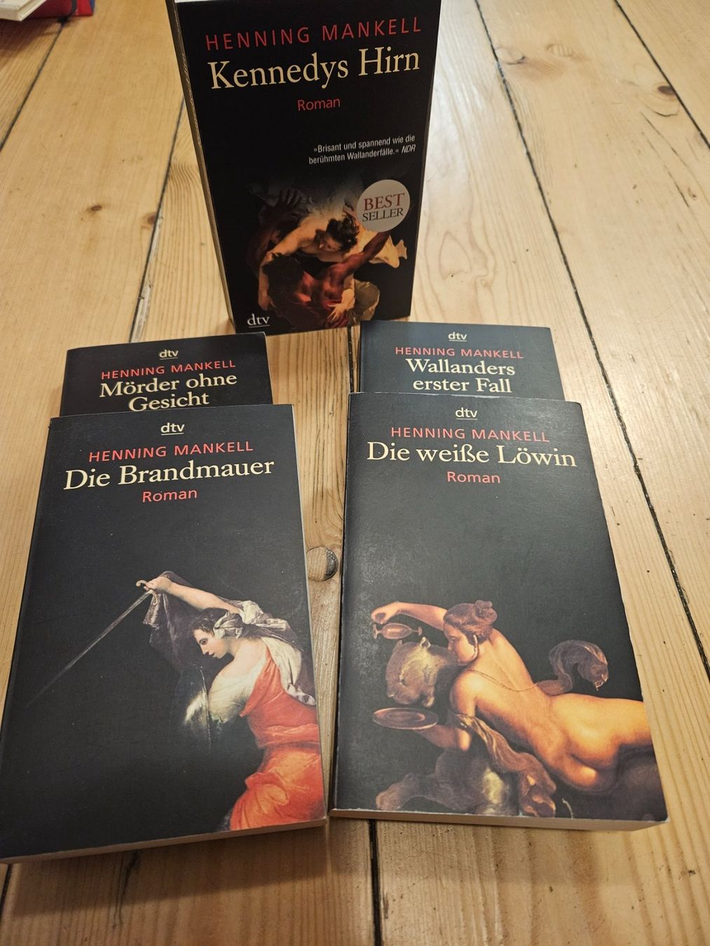 Libri: 5 x Henning Mankell Krimis – Usato da Winterthur venduto da rahelmedeaL