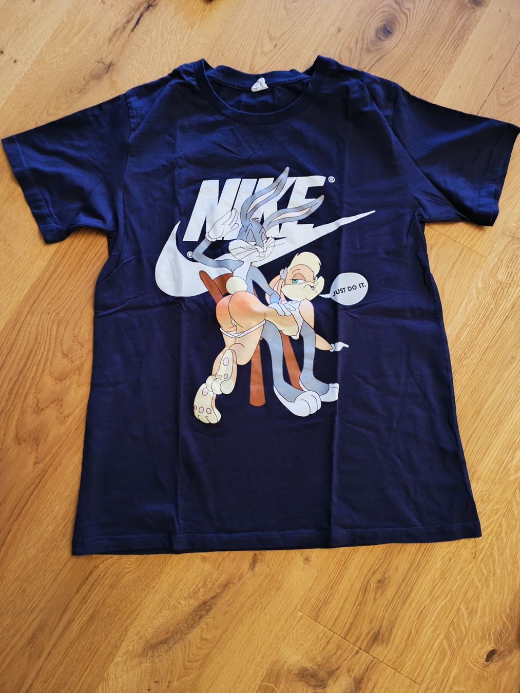 T-shirt: T-Shirt Nike, Bugs Bunny Grösse L – Usato da Böckten venduto da danlim