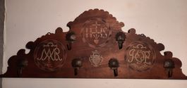 antike Holzgarderobe, handgefertigt, handbemalt
