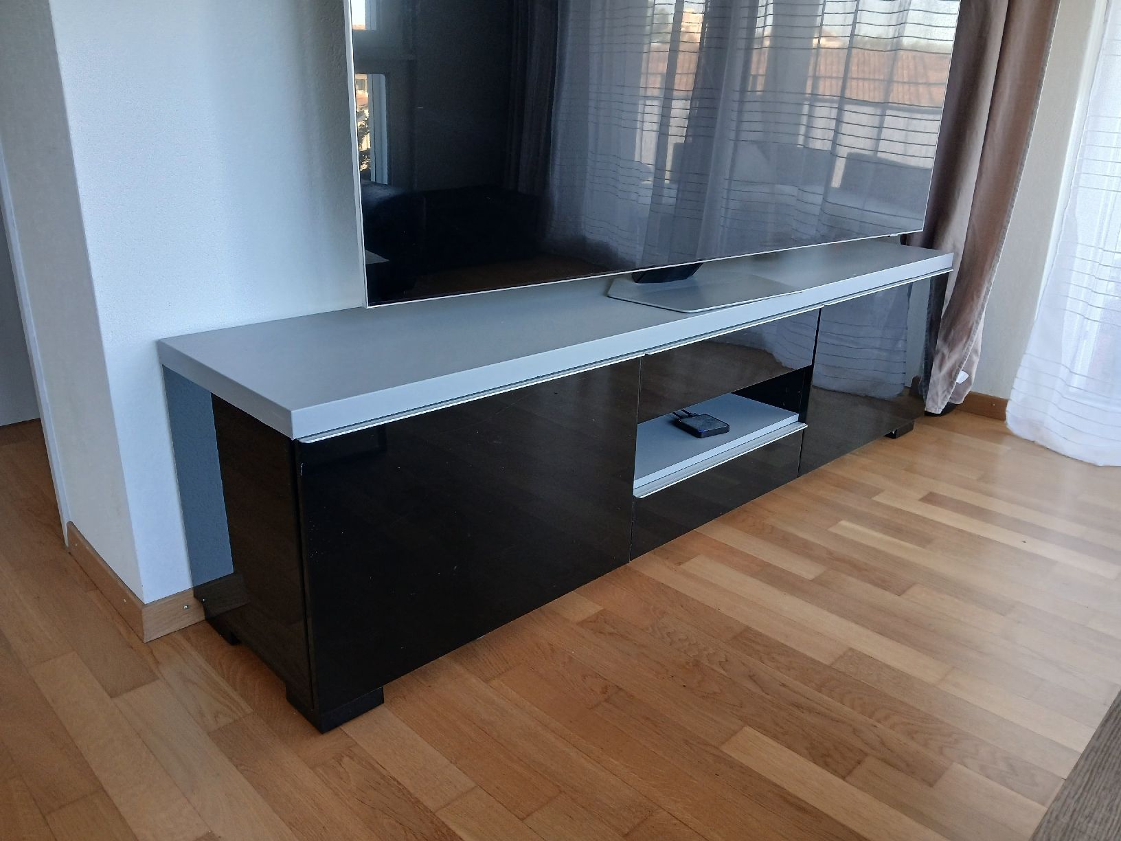 Meubles TV: Fernsehmöbel schwarz glänzend – D'occasion à Hohentannen par Tosio6