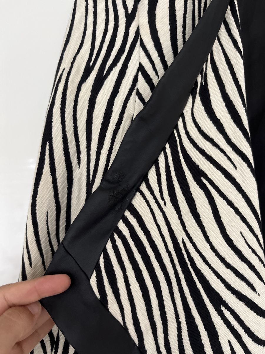 Stradivarius Jacken: Schicke Stradivarius Jacke mit Zebra-Muster, Grösse S – Gebraucht aus Basel von JJ.Elena 3