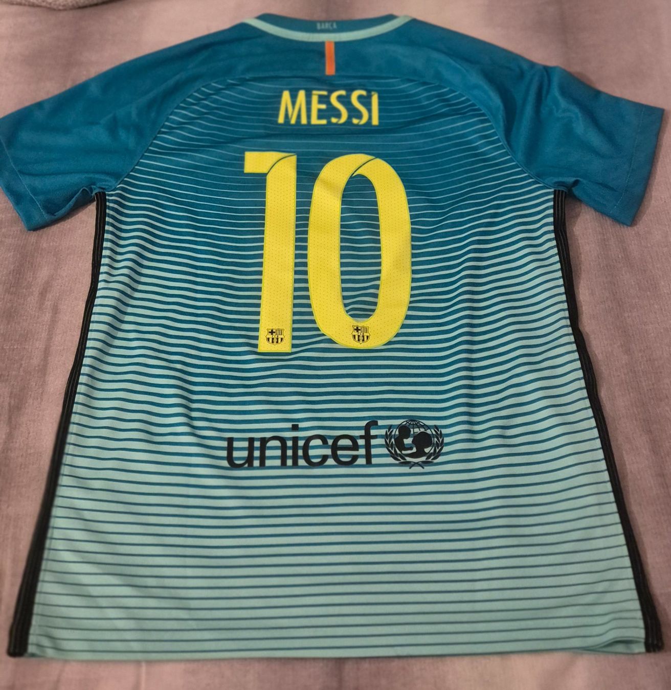 FC Barcelona Canottiere & Pantaloni: Maillot third Barça 16/17 – Usato da Yverdon-les-Bains venduto da joa_8wss 1