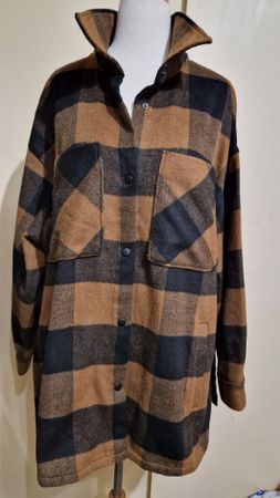 Schwarz-braun karierte "Holzfäller-Jacke", neu