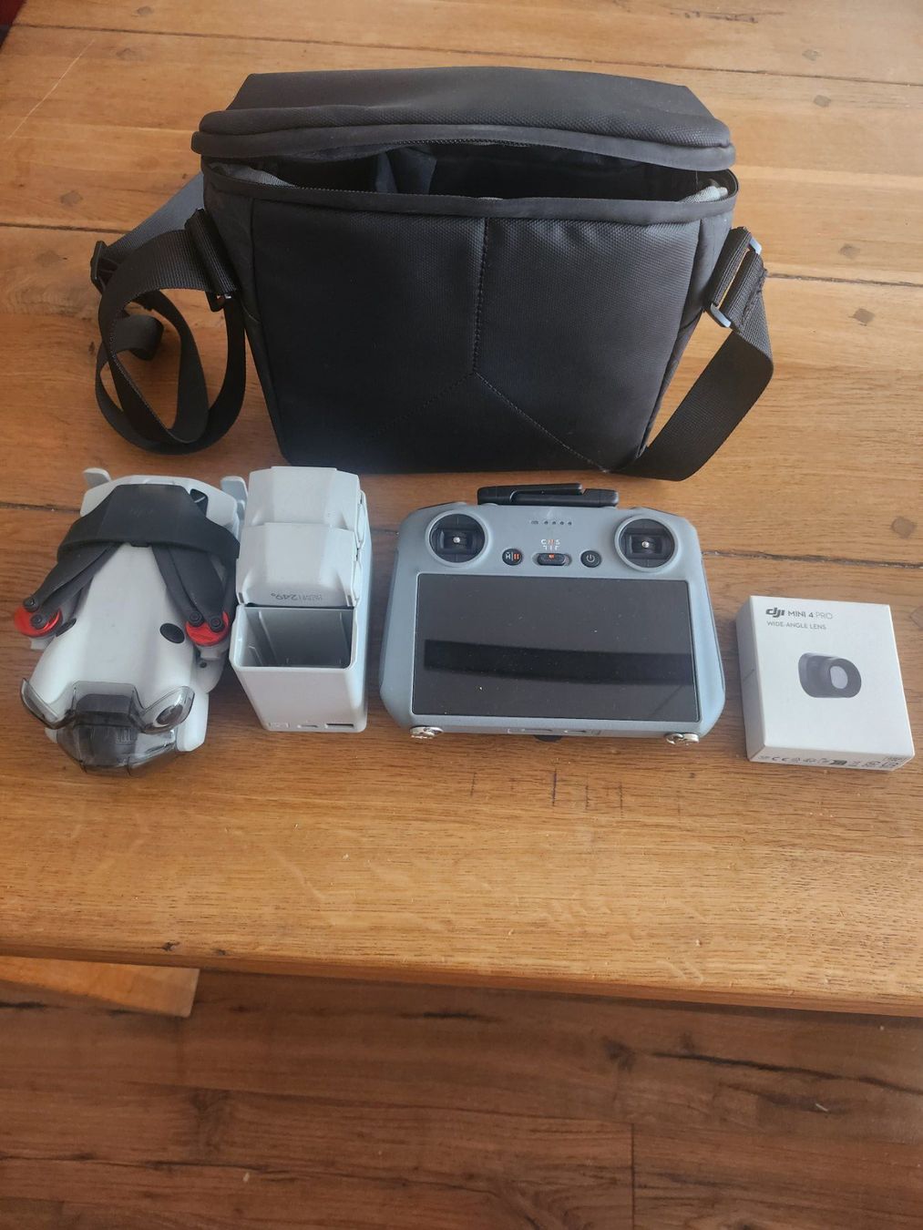 DJI RC Modellbau: DJI Mini 4 Pro Fly More Combo – Gebraucht aus Jegenstorf von fin_s2wp
