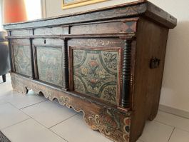 Alte bemalte Truhe, Bauernmöbel, CHF 1.- Start
