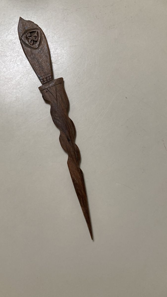 Sonstiger Bürobedarf: Handgeschnitzter Brieföffner aus Holz, Afrika Tansania – Neu (gemäss Beschreibung) aus Reinach BL von santrian 1