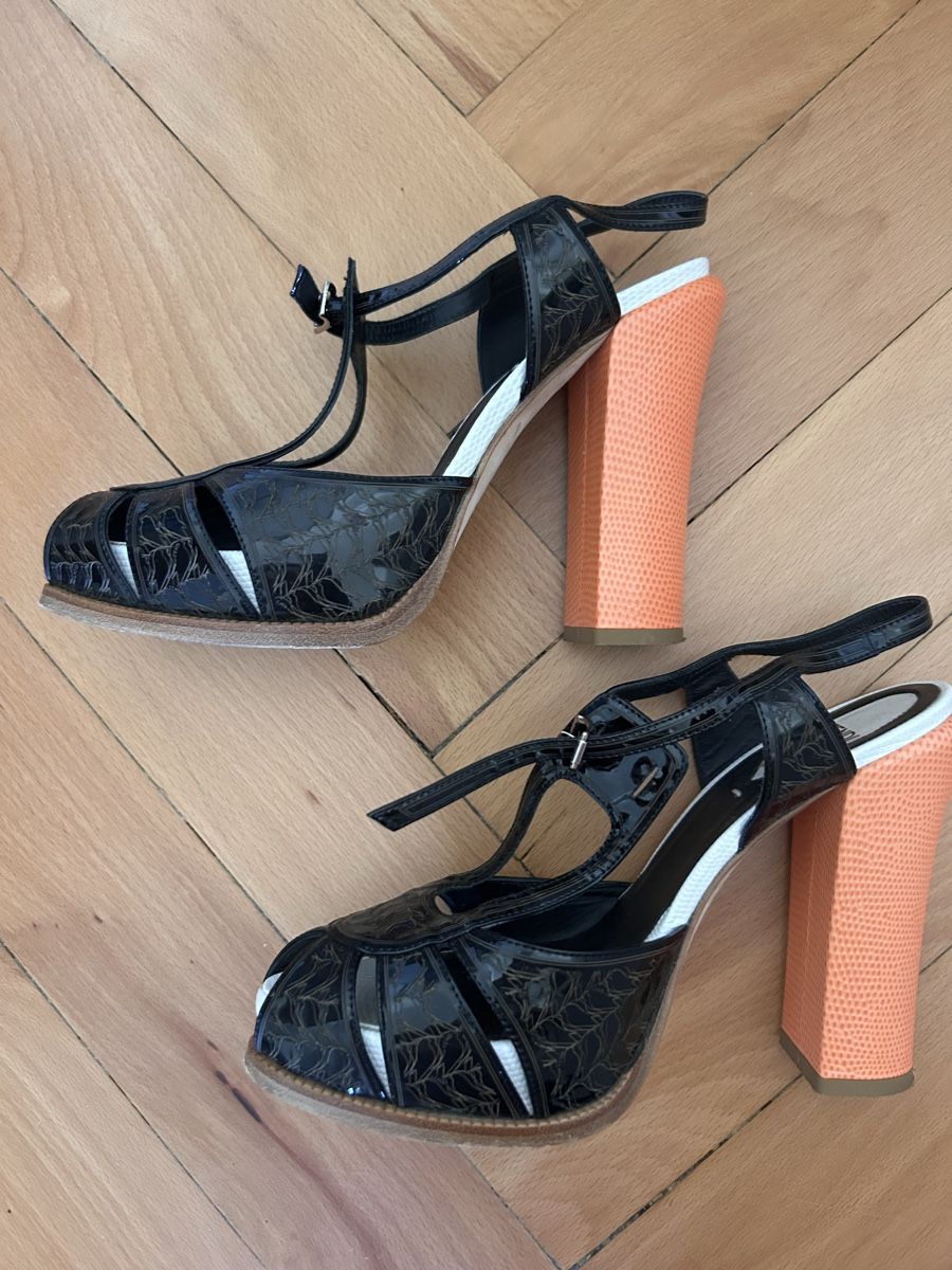 Fendi Scarpe da donna: Fendi Chameleon cut-out wedge sandals – Nuovo (secondo la descrizione) da Biel/Bienne venduto da zit_v5yc 1