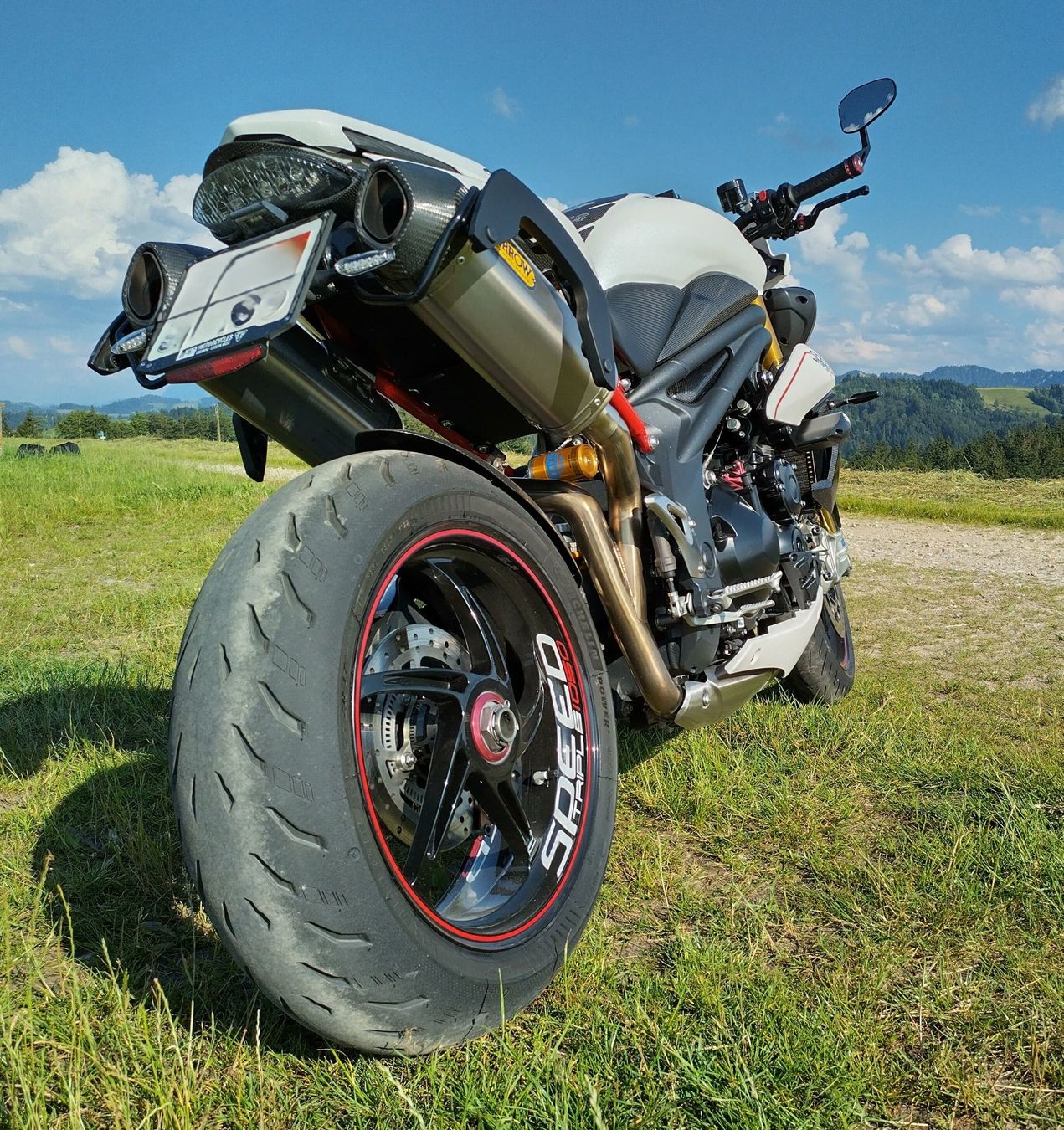 Triumph Strada: Triumph Speed Triple 1050 R  Launch Edition – Usato da Huttwil venduto da Materia 7