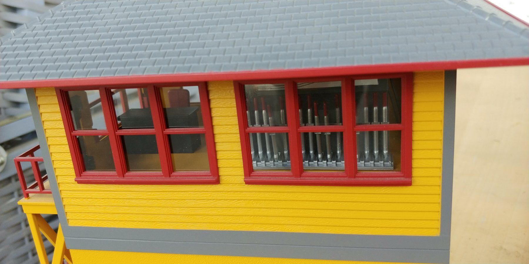 Modellini di ferrovie: MTH Stellwerk mit 2 Bahnsteige O – Usato da Waltenschwil venduto da Ardnas007 2