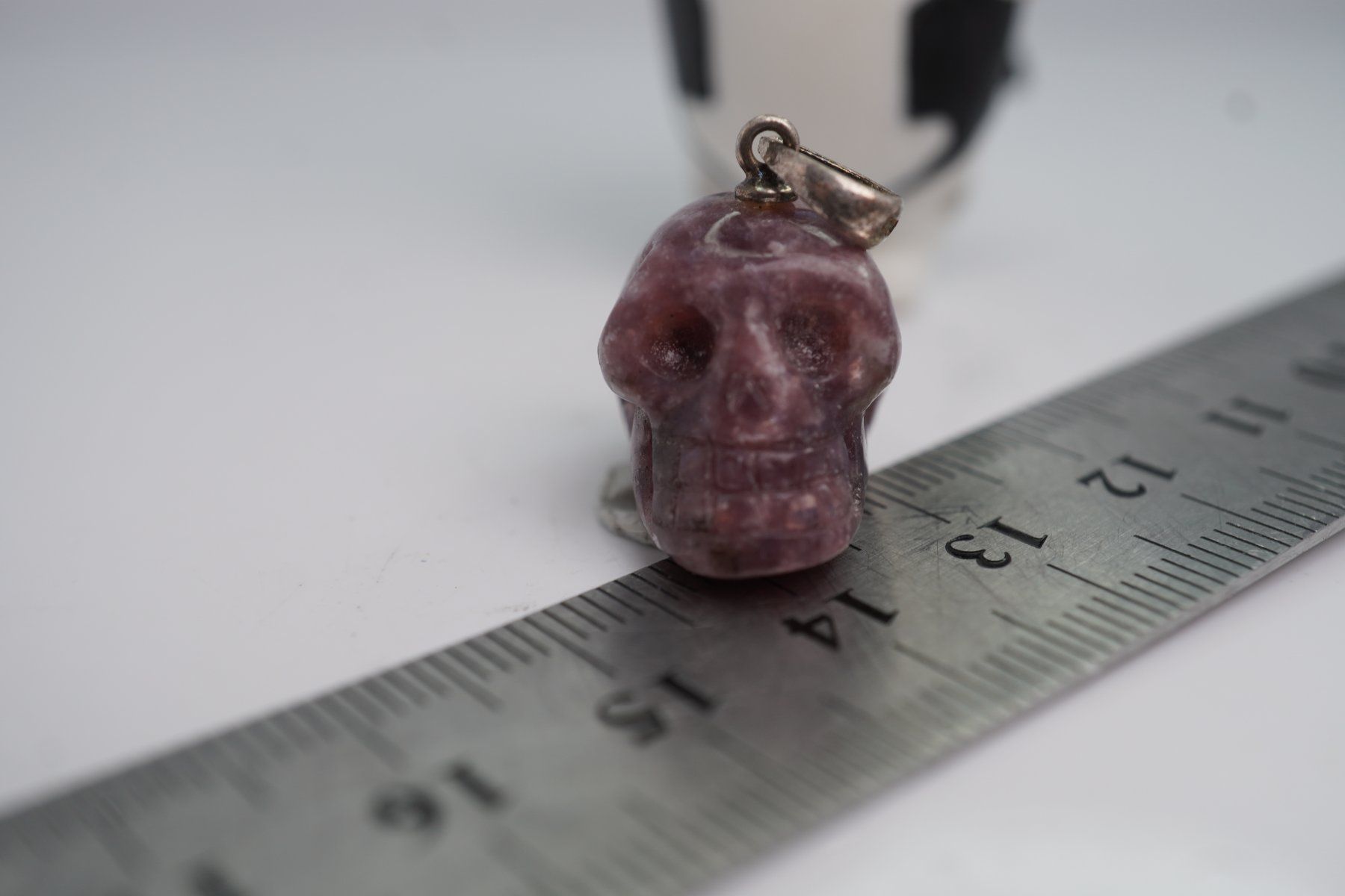 Minerali & Pietre curative: Lepidolith    Skull Anhänger         ab 1.-  Auktion – Nuovo e nell'imballaggio originale da Eschenbach SG venduto da topstone 1