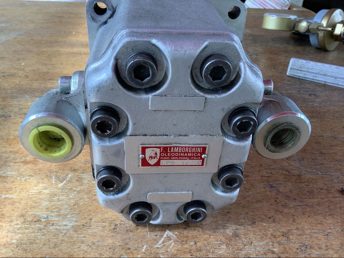 Traktoren: Hydraulikpumpe   pompe hydraulique – Defekt aus charrat von DBblue4