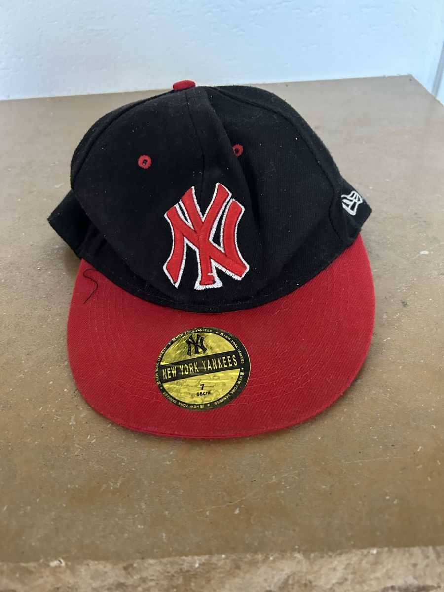 Altro abbigliamento per bambino: Casquette enfant – Usato da Montsevelier venduto da Batson