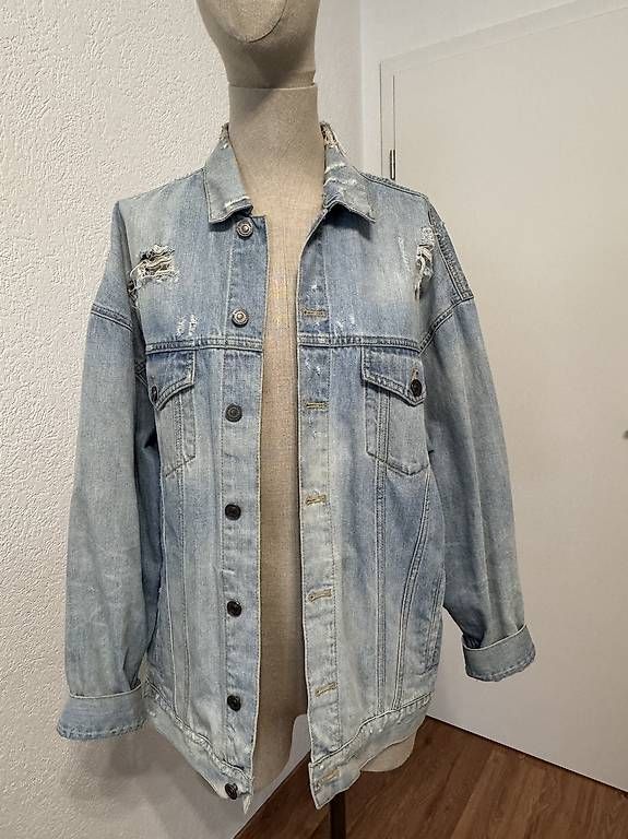 Vestes: Veste en Jeans Givenchy 38 – D'occasion à Villars-le-Grand par fanstemymar