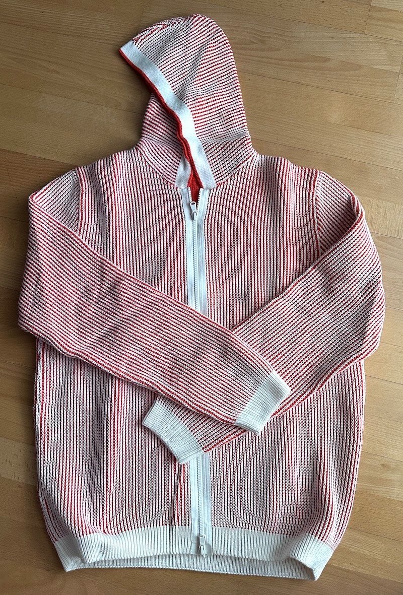 Cinque Giacche: CINQUE - Strickjacke mit Kapuze – Nuovo (secondo la descrizione) da Kloten venduto da Frozenflame 2
