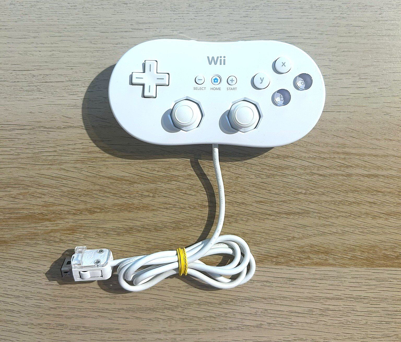 Nintendo Controller: Nintendo Wii Classic Controller Weiss – Usato da St. Gallen venduto da Alpine.Arcade