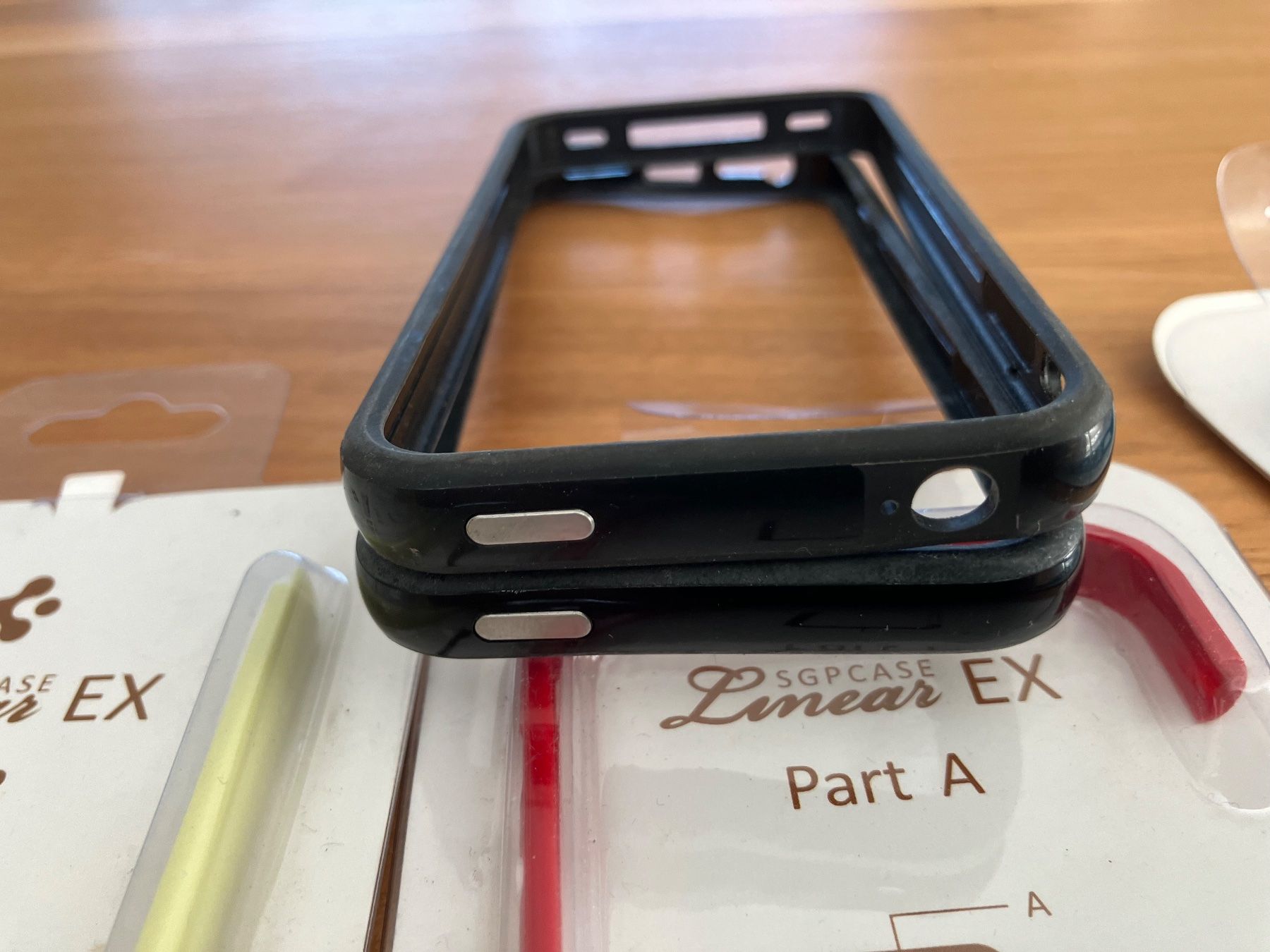 Spigen Cover & Protezioni schermo: Spigen Linear EX Case Ersatzteile iPhone 5 neu 2Pirelli – Nuovo e nell'imballaggio originale da Dintikon venduto da 51rh 5