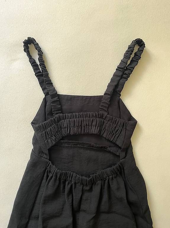 Vestiti: SCHWARZES TRÄGERKLEID XS VON MANGO – Usato da Maur venduto da tab_z9rh 1