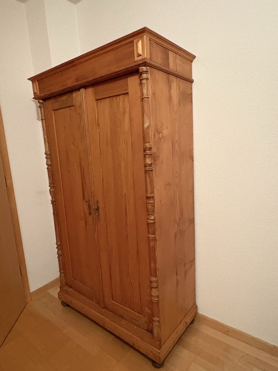 Armadi: Kleiderschrank aus Holz – Usato da Dietikon venduto da YviG 1