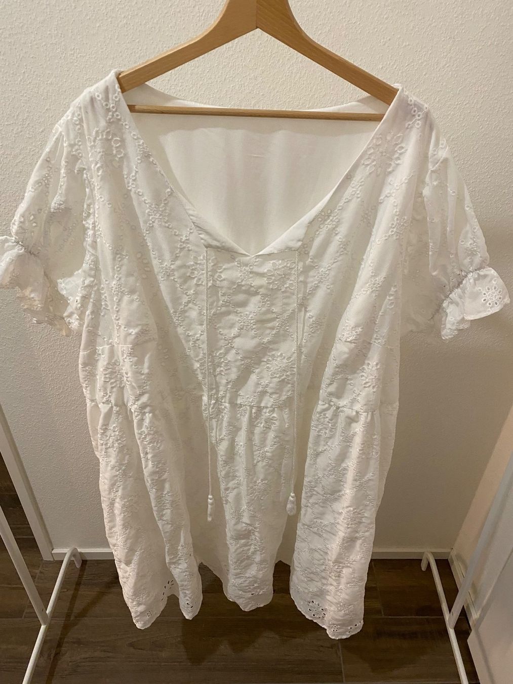 Shein Vestiti: Kleid mit Lochmuster weiss Gr. 56 / 58 / 60 – Usato da Pratteln venduto da a23_j2gs 3