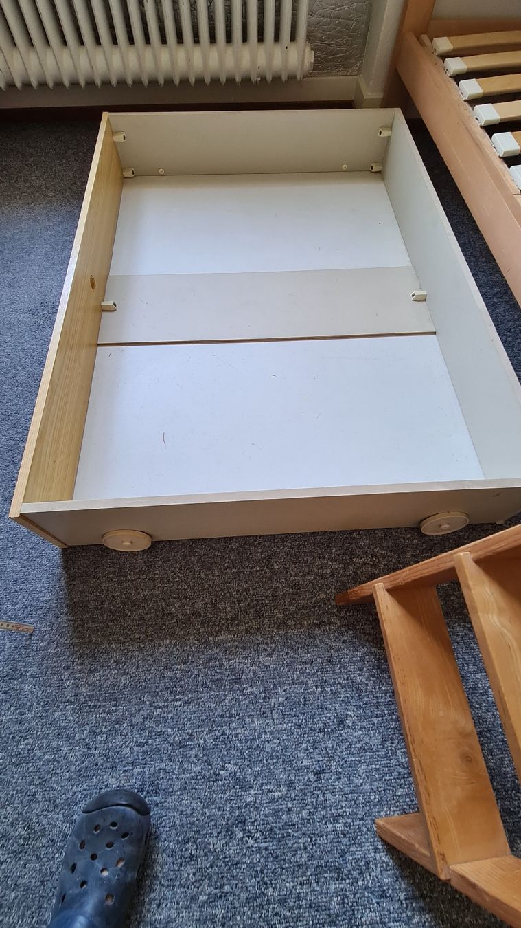 Ablagesysteme: Bett-Schublade – Gebraucht aus Winterthur von Noki44 2