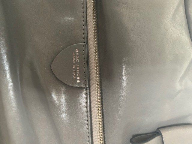 Marc Jacobs Borse da donna: Sac en cuir souple gris de Marc Jacobs – Nuovo (secondo la descrizione) da St-Aubin-Sauges venduto da Juliezan 1