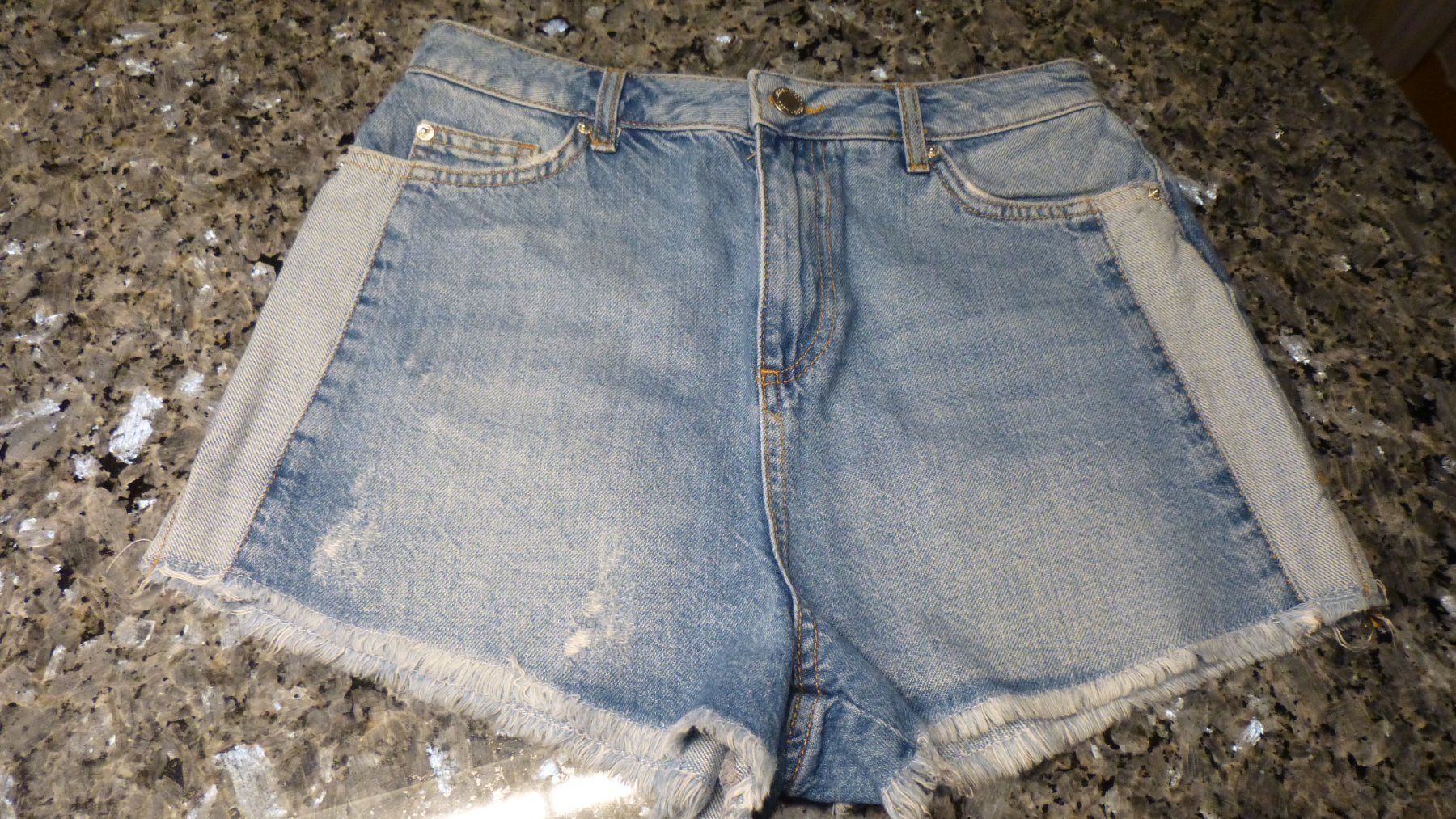 Jeans: Damen Jeans-Shorts / 36 – Usato da Triengen venduto da misterpicknicker