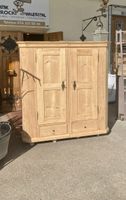 Grosser Tannenholz Schrank