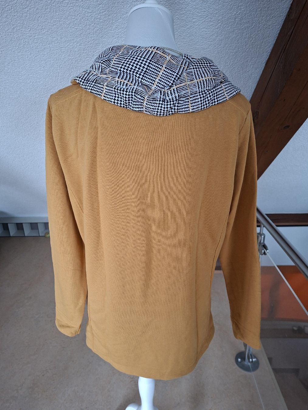 Maglioni & Felpe: Damen Pullover Multiblu senfgelb Kragen gemustert Grösse 38 – Usato da Klingnau venduto da vollmond36 2
