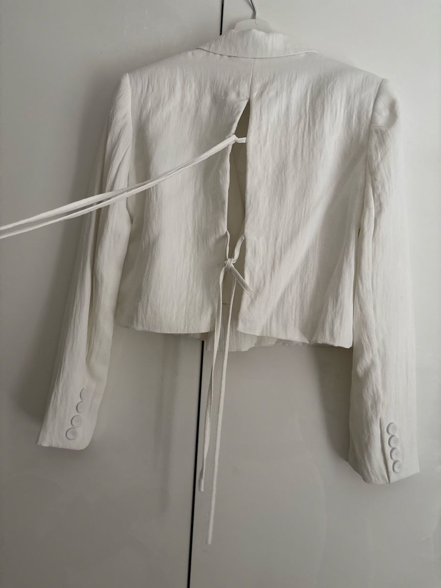 Stradivarius Giacche: Weisser cropped Blazer mit Rückendetail – Nuovo (secondo la descrizione) da Biel/Bienne venduto da adna.sc 2