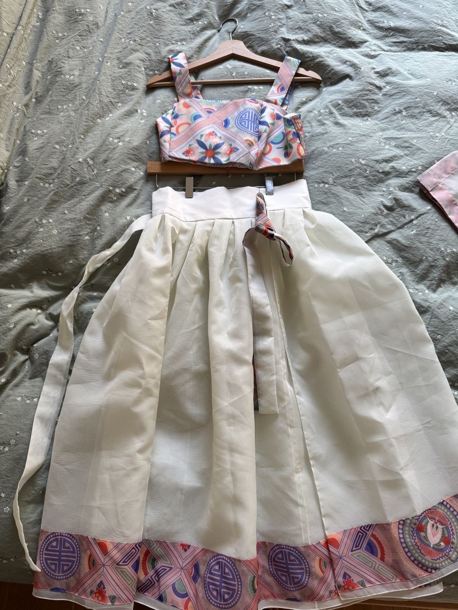 Lots de vêtements: Crop top + wrap skirt set – Neuf (Voir description) à Zürich par aj8_hfl8