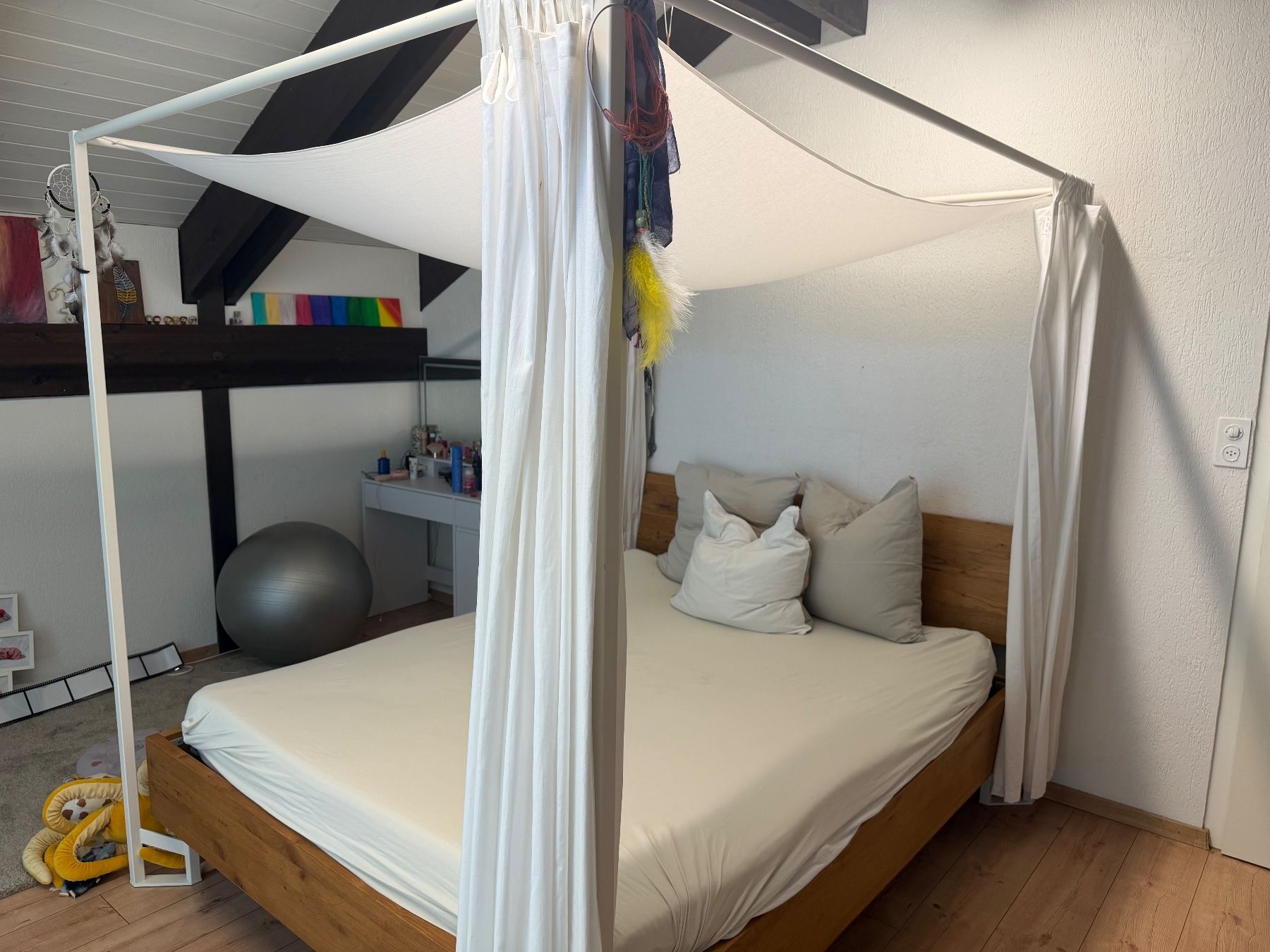 Hasena Letti: Himmelbett FlowSleeping Bettsystem mit Nachttisch, Wildeiche – Usato da Uitikon Waldegg venduto da gri_5tbm 1