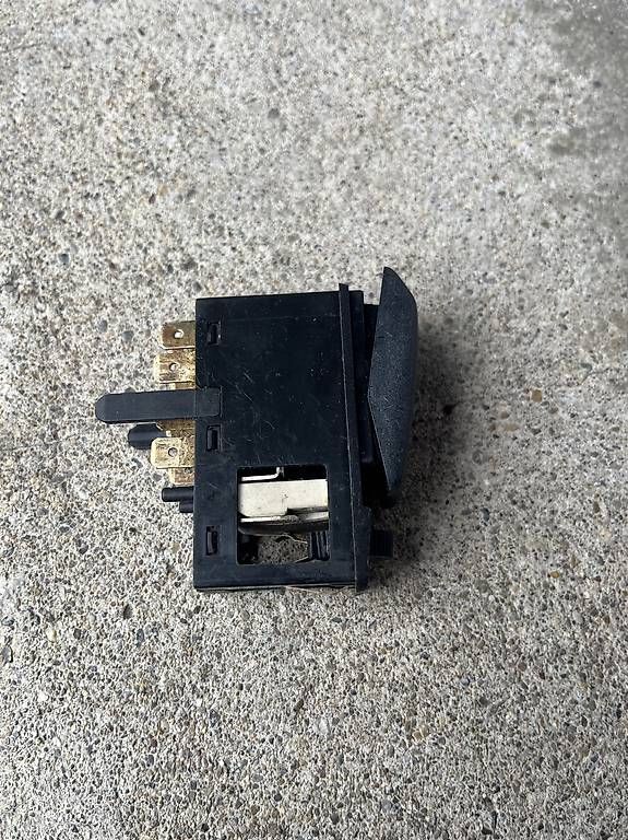 Volkswagen Tutti pezzi di ricambio auto: Vw Golf 2 Lichtschalter – Usato da Lichtensteig venduto da Daniel_212884 3