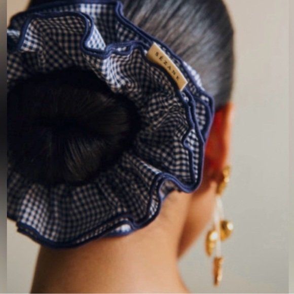 Sezane Haarschmuck: Sézane Maxi Gingham Scrunchie Navy Blue boxed Haarschmuck – Neu (gemäss Beschreibung) aus Steinhausen von nwe_t8nj 1