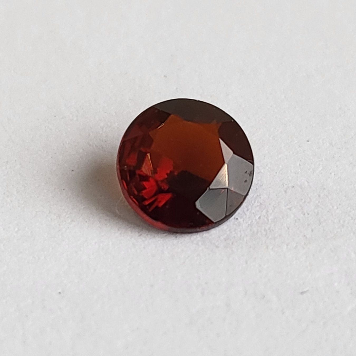 Edelsteine: * GRENAT SPESSARTITE de 6 mm / 0.95 ct – Neu (gemäss Beschreibung) aus La Chaux-de-Fonds von j-aime-les-gemmes