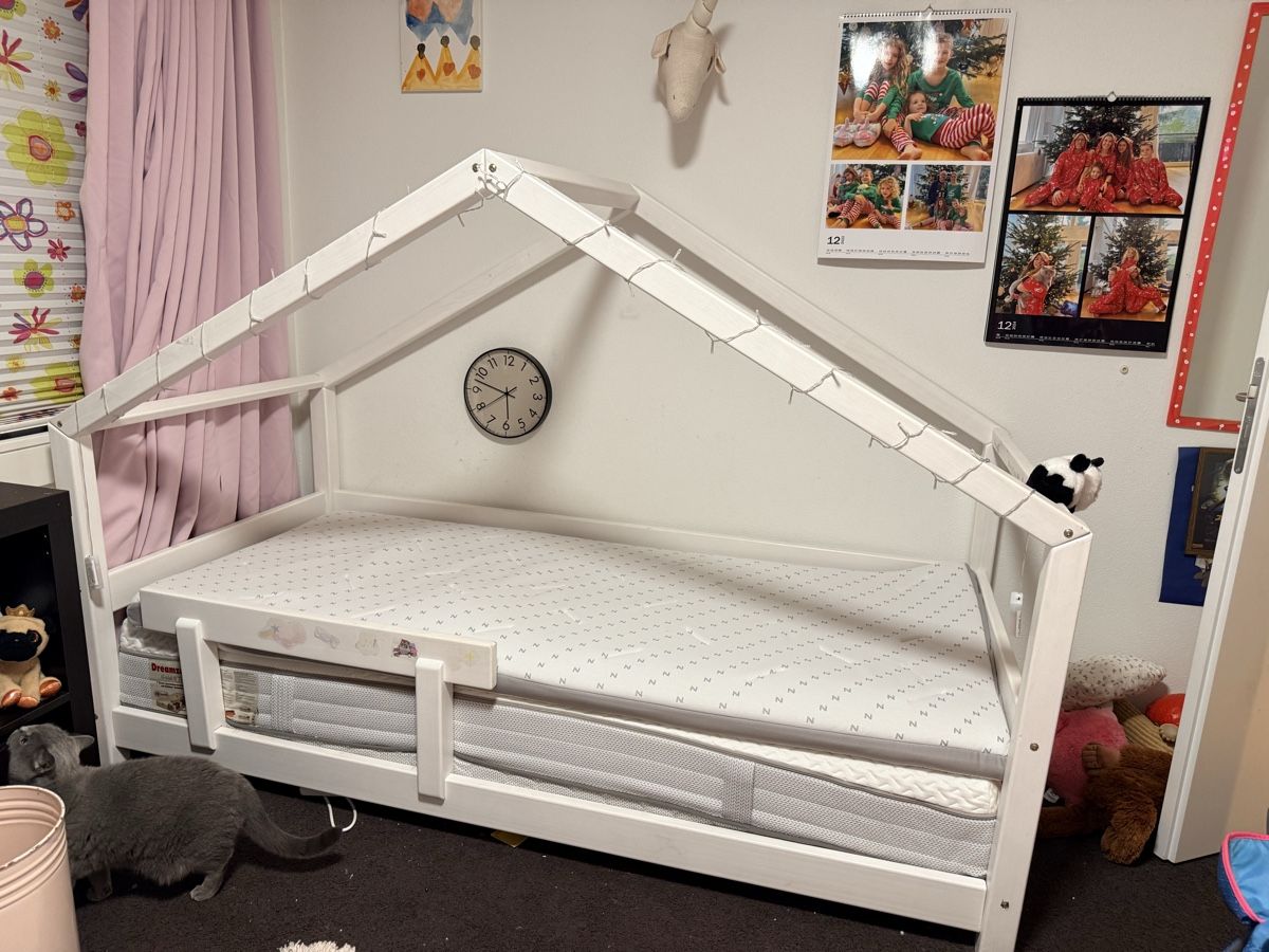 Betten: Hausbett inkl.Matratze und Topper – Gebraucht aus Buchrain von Ice_and_Cream 1