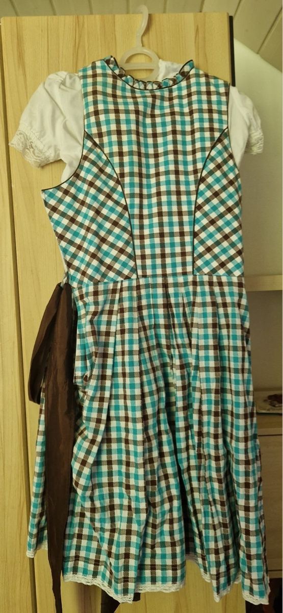 Robes: Dirndl zu verkaufen  – D'occasion à Waldstatt par dundeeshadow 6