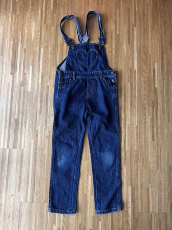 Jeans-Latzhose mit Herz – Gr. 116 (5–6 Jahre) – dunkelblau