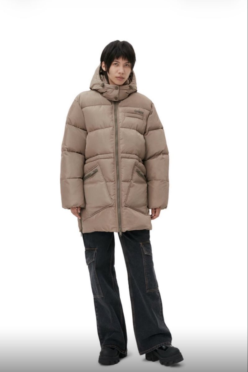 Ganni Vestes: Ganni Tech oversized Jacket - Fossil Brown – D'occasion à Lyss par francesca.g 2