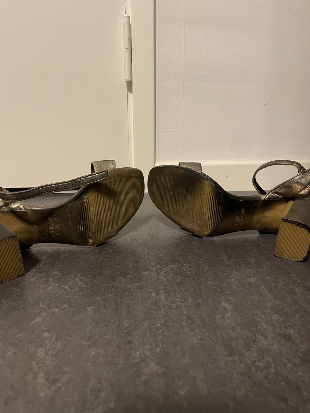 Scarpe da donna: Sandalen mit Absatz – Usato da Zürich venduto da car_26mh 2