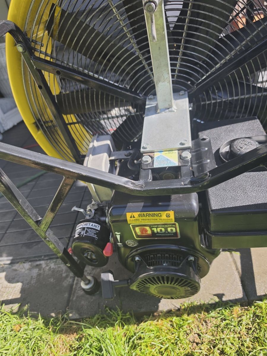 Ventilatori: Grosser Ventilator mit Benzinmotor  – Usato da Grenchen venduto da Mary.J 2
