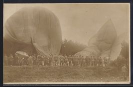Foto-AK Militär-Ballons mit Soldaten