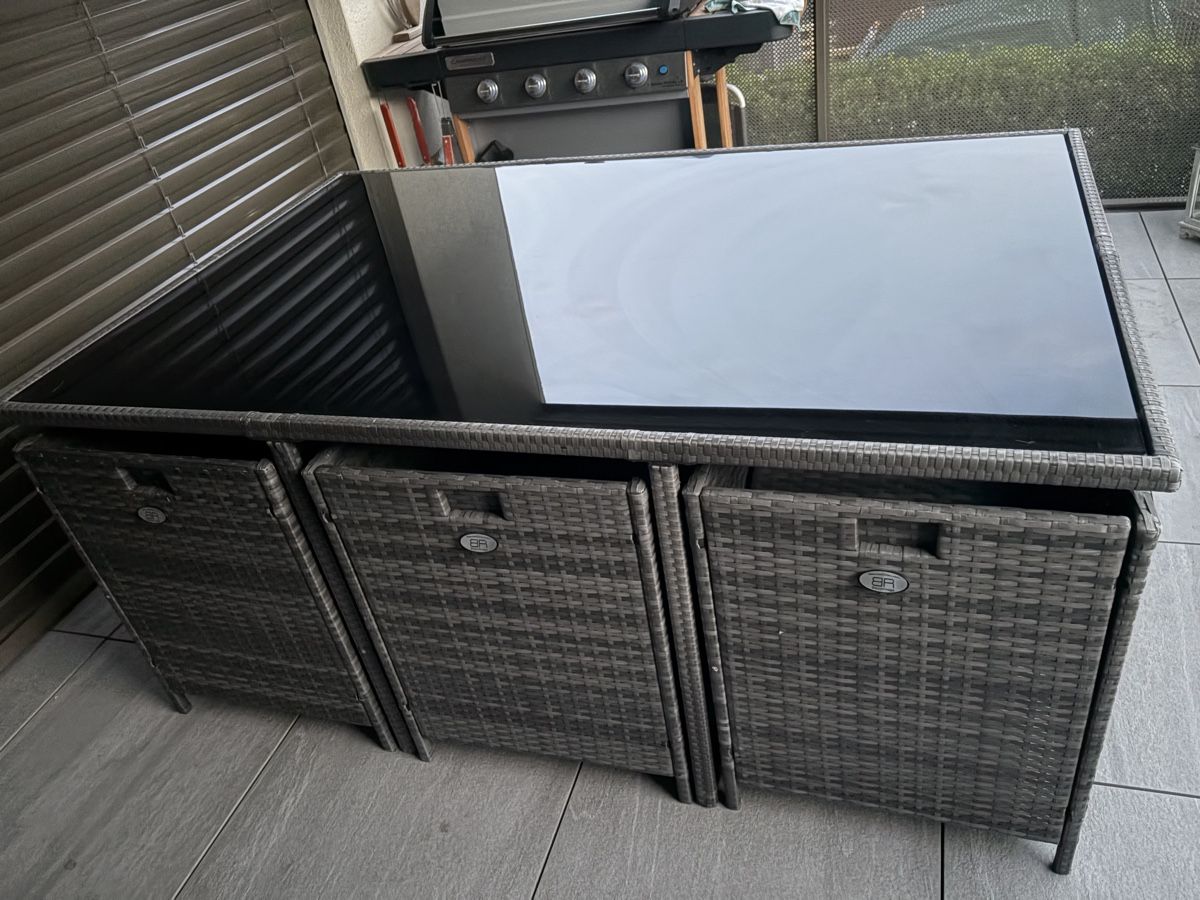 Set di tavolo e panche: Gartentisch aus Rattan – Usato da Rhäzüns venduto da natkr 7
