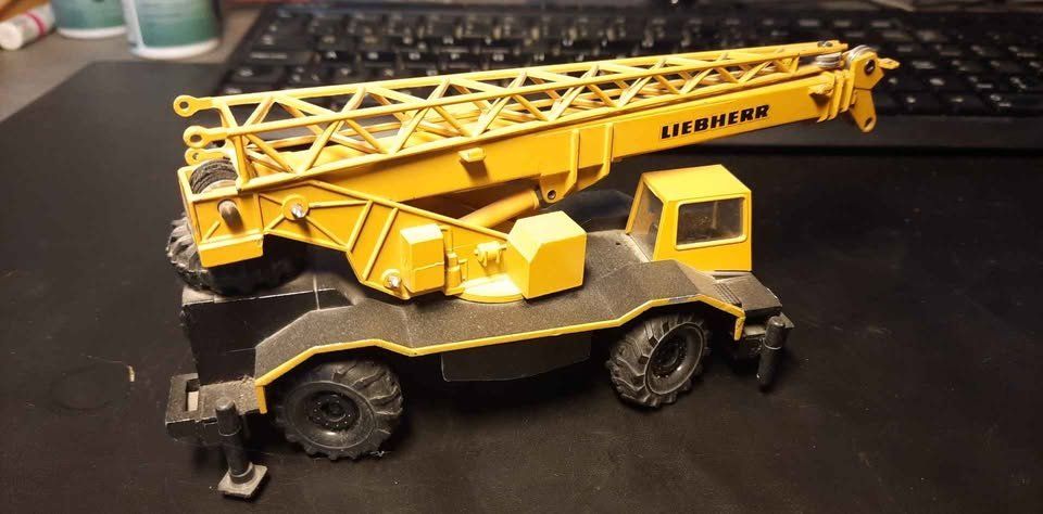 Liebherr Kit di modellismo & Modellini statici: Miniature camion grue Liebherr – Usato da Romanel-s-Lausanne venduto da Pimousse2301 2