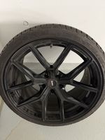 Satz mit 4 Winterreifen 285/30R20 Schwarze Felgen - Ausgezei