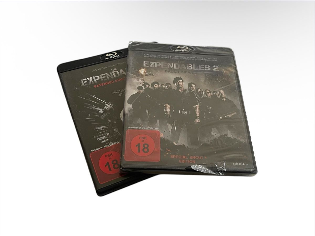 Tutti i DVDs: The Expendables 1 + 2 Extended & Uncut Versionen auf Blu-ray – Nuovo (secondo la descrizione) da Luzern venduto da woti-shop 1