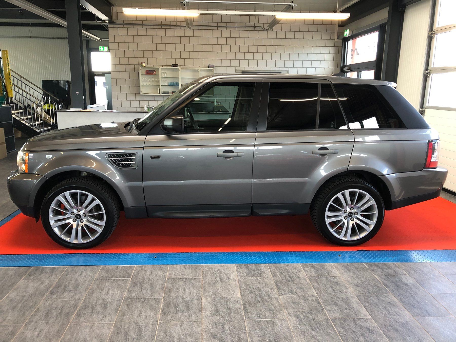 Land Rover Automobili: LAND ROVER Range Rover Sport 3.6 Td8 HSE Automatic – Usato da Gampelen venduto da Steuer0 1