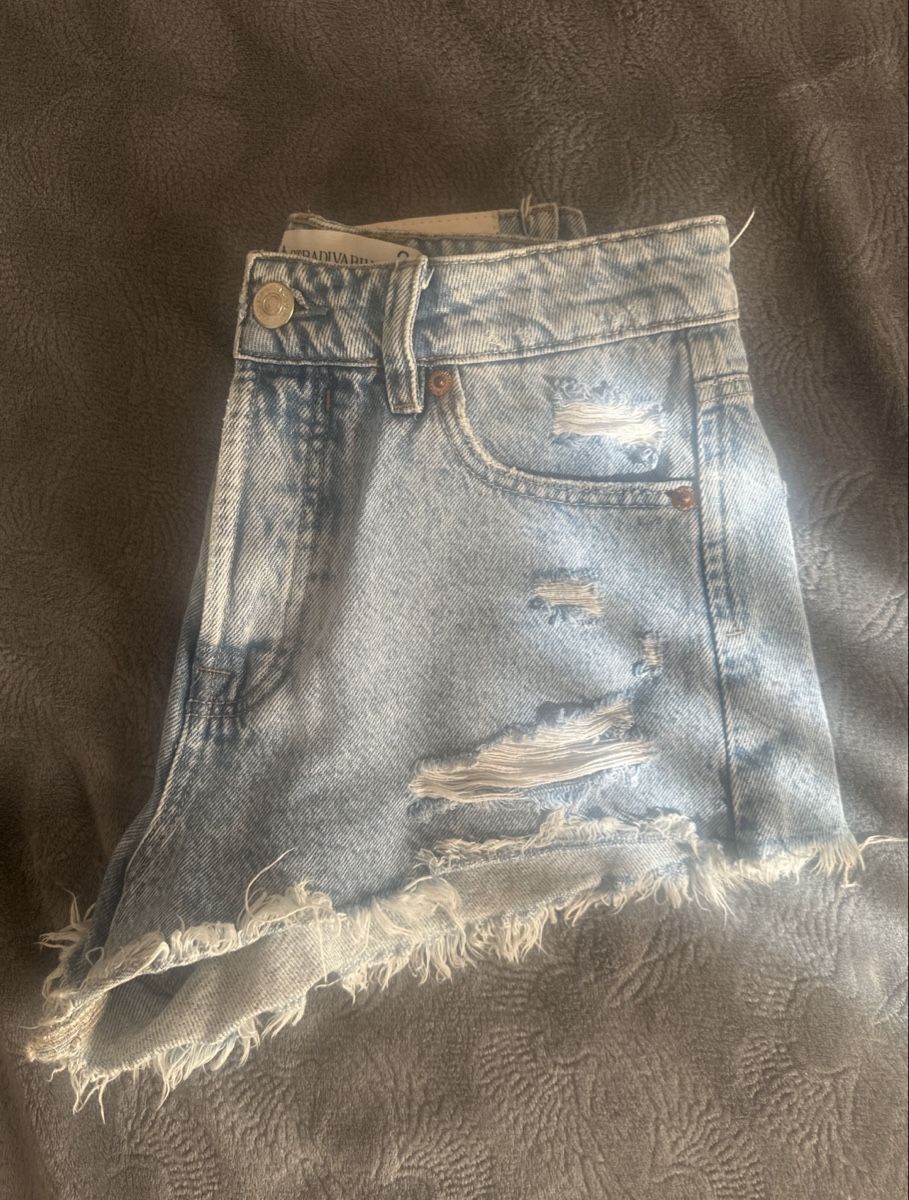 Stradivarius Jeans: Zerrissene Jeans-Shorts – Usato da Turgi venduto da pa.ti.d 2