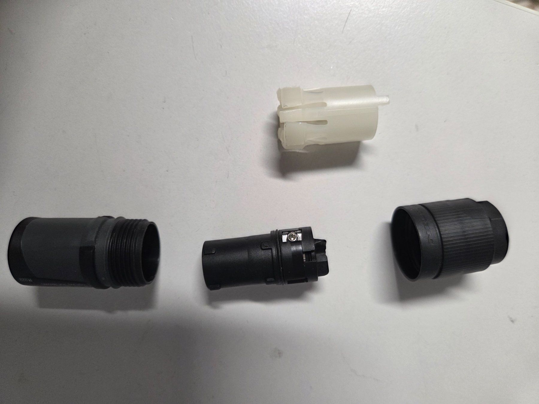 Spine: NAC3F True1 S PowerCon TRUE1 TOP Chassis-Stecker – Nuovo e nell'imballaggio originale da Zürich venduto da eymen20 5