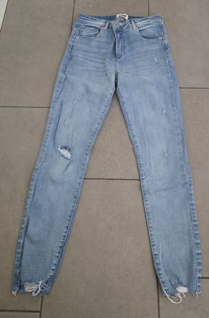 Jeans Damen hellblau mit Muster Grösse 40 ganz neuer Zustand